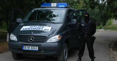Stire din Eveniment : Cetățean moldovean, oprit la graniță într-un Ford neînmatriculat