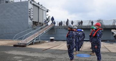 FOCAR DE COVID pe fregata „Regina Maria”. IMAGINI de la debarcarea militarilor, duși la Spitalul Militar „Portul” - 12