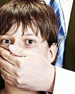 Stire din Cetățenești : Credeți că pedofilii merită castrați?