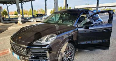 Stire din Eveniment : GHINION TERIBIL! Cum a rămas un tânăr de 23 de ani fără Porsche Cayenne-ul de 100.000 de euro!