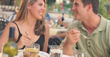 Stire din Diverse : Cum să nu te faci de râs dacă ești invitat la masă