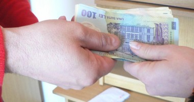 Stire din Cetățenești : "Neică, nimeni nu-i de capul lui în bloc!"