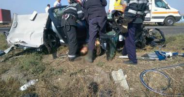 Stire din Eveniment : Imagini șocante! CARNAGIU LA CONSTANȚA! TREI MORȚI, dintre care doi militari, în urma unui teribil accident de autocar
