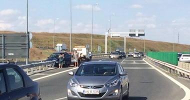 Galerie FOTO. GRAVE ACCIDENTE RUTIERE LA AGIGEA. O MAȘINĂ S-A ÎNFIPT ÎN PARAPET, ALTA S-A RĂSTURNAT ÎN SENSUL GIRATORIU - 7