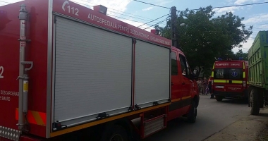 GALERIE FOTO. TRAGEDIE ÎN VALU LUI TRAIAN. O FETIȚĂ A RĂMAS FĂRĂ PICIOARE, DUPĂ CE A FOST CĂLCATĂ DE O REMORCĂ. Șoferul, fără permis - 6