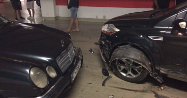 GALERIE FOTO. ACCIDENT RUTIER SPECTACULOS ÎN PARCARE LA MARITIMO. TREI MAȘINI S-AU FĂCUT PRAF - Update - 2