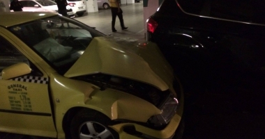 GALERIE FOTO. ACCIDENT RUTIER SPECTACULOS ÎN PARCARE LA MARITIMO. TREI MAȘINI S-AU FĂCUT PRAF - Update - 3