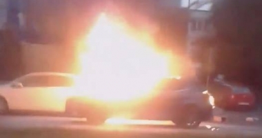 Arde un autoturism pe bulevardul Mamaia - 1