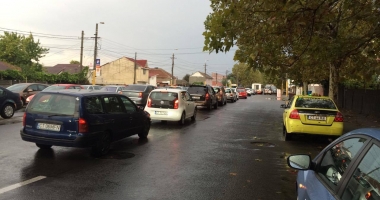 Galerie FOTO-VIDEO. PLOAIA A FĂCUT RAVAGII la CONSTANȚA! COPACI CĂZUȚI, STRĂZI INUNDATE ȘI TRAFIC PARALIZAT - 16