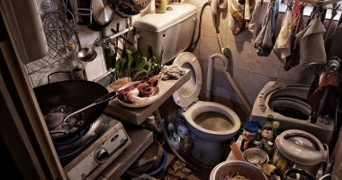 IMAGINI INCREDIBILE DIN APARTAMENTELE "SICRIU" / Cum e viața cu masa lângă WC și sârma de rufe deasupra aragazului - 6