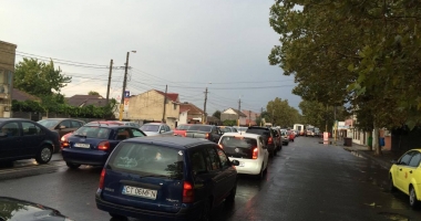 Galerie FOTO-VIDEO. PLOAIA A FĂCUT RAVAGII la CONSTANȚA! COPACI CĂZUȚI, STRĂZI INUNDATE ȘI TRAFIC PARALIZAT - 18