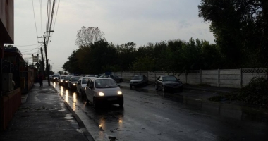 Galerie FOTO-VIDEO. PLOAIA A FĂCUT RAVAGII la CONSTANȚA! COPACI CĂZUȚI, STRĂZI INUNDATE ȘI TRAFIC PARALIZAT - 6