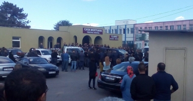GALERIE FOTO / Iulian Ursoi, condus de sute de persoane pe ultimul drum - 15