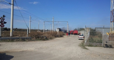 UPDATE - Arde o locomotivă în Poarta 9 - 3
