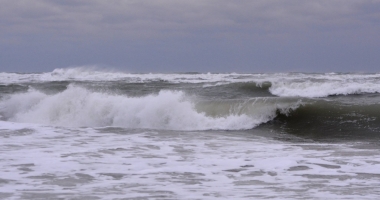 Stire din Social : COD GALBEN DE VÂNT PUTERNIC. TRAFIC ÎNCHIS pentru porturile de la Marea Neagră