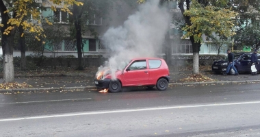 Galerie foto. Arde o mașină în Constanța - UPDATE - 3
