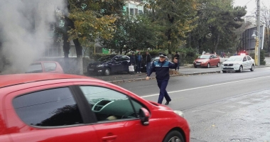 Galerie foto. Arde o mașină în Constanța - UPDATE - 4