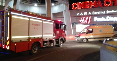 GALERIE FOTO-VIDEO / INCENDIU LA MARITIMO. Intervin mai multe autospeciale - 2