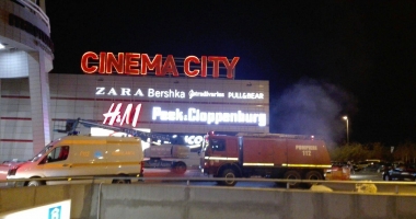 GALERIE FOTO-VIDEO / INCENDIU LA MARITIMO. Intervin mai multe autospeciale - 4