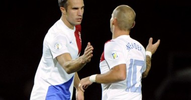 Stire din Sport : Robben și Sneijder trimit naționala României la baraj: Turcia-Olanda 0-2