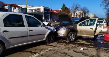 GALERIE FOTO - VIDEO / ACCIDENT ÎN FAȚA POLIȚIEI CONSTANȚA. MAȘINI DISTRUSE și OAMENI RĂNIȚI! - 4