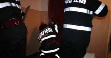 Stire din Eveniment : DESCOPERIRE MACABRĂ. Femeie găsită moartă, în apartament!
