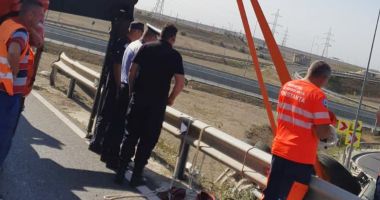 TIR încărcat cu piatră, răsturnat pe A4! TRAFICUL ESTE BLOCAT! - 2