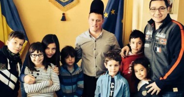 Stire din Fun : Reacția lui Ghiță Ciobanul după fotografia cu Ponta