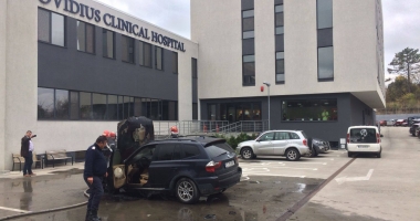Galerie foto. Arde un BMW în dreptul Ovidius Clinical Hospital - 3