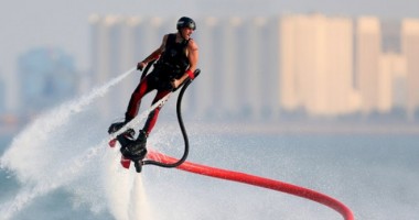 Stire din Diverse : Flyboarding, sport nautic extrem pe litoral
