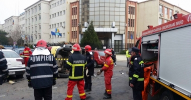 Galerie foto. GRAV ACCIDENT RUTIER LA CONSTANȚA, în dreptul Academiei Navale. Două persoane încarcerate - 4