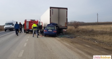 IMAGINI ȘOCANTE! ACCIDENT RUTIER MORTAL. Un șofer a intrat cu mașina sub TIR. Nu sunt urme de frânare - 3