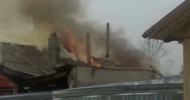 INCENDIU în Limanu. Pompierii intervin cu 3 AUTOSPECIALE - 4