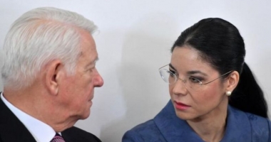 Stire din Politică-Administrație : Meleșcanu și Birchall vor explica, la Bruxelles, modificarea CP