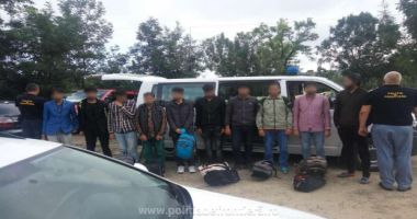 Stire din Eveniment : Zece persoane din Irak și Pakistan, prinse când încercau să intre ilegal în România
