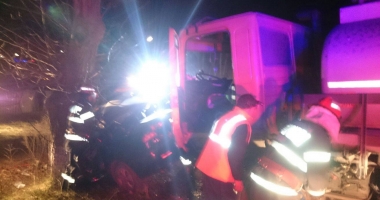 Galerie Foto-Video. TRAGEDIE RUTIERĂ LA CONSTANȚA. Șofer FĂRĂ PERMIS, DECEDAT după ce s-a izbit într-o cisternă cu motorină - 2