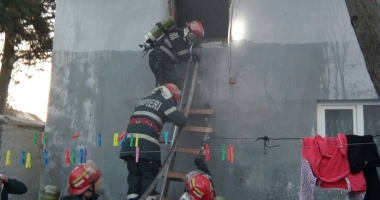 VIDEO. Casă din Constanța, cuprinsă de flăcări - 2
