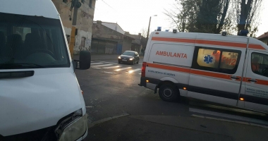Galerie foto. Un microbuz MAI s-a izbit într-un stâlp, la Constanța, după un accident cu un autoturism - 2
