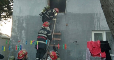 VIDEO. Casă din Constanța, cuprinsă de flăcări - 3