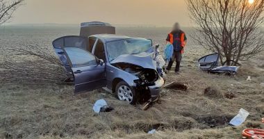 GALERIE FOTO / Un microbuz şi două autoturisme, implicate într-un accident pe DN 71. Sunt mai multe victime - 3