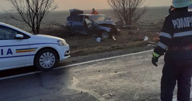GALERIE FOTO / Un microbuz şi două autoturisme, implicate într-un accident pe DN 71. Sunt mai multe victime - 4