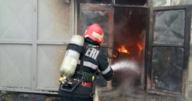 FOTO-VIDEO / Incendiu PUTERNIC în Constanța! PERICOL DE EXPLOZIE, DIN CAUZA MOTORINEI DINĂUNTRU - 2