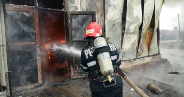 FOTO-VIDEO / Incendiu PUTERNIC în Constanța! PERICOL DE EXPLOZIE, DIN CAUZA MOTORINEI DINĂUNTRU - 3