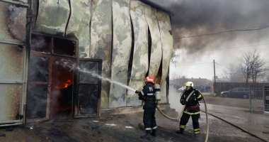 FOTO-VIDEO / Incendiu PUTERNIC în Constanța! PERICOL DE EXPLOZIE, DIN CAUZA MOTORINEI DINĂUNTRU - 6