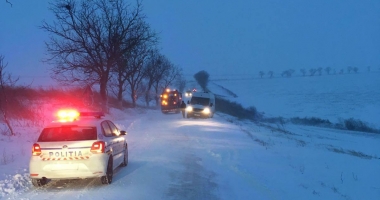 VIDEO. Mașini blocate în zăpadă, la Constanța. Se fac eforturi pentru deszăpezire - 3
