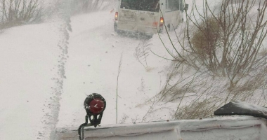 Ninge viscolit la Constanța / O ambulanță cu pacient, împotmolită în zăpadă! - 2