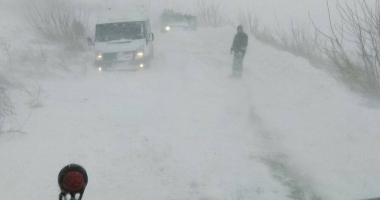Ninge viscolit la Constanța / O ambulanță cu pacient, împotmolită în zăpadă! - 3