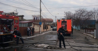 GALERIE FOTO-VIDEO / INCENDIU PUTERNIC LA CONSTANȚA. Depozit de electrotehnice, mistuit de flăcări - UPDATE - 5
