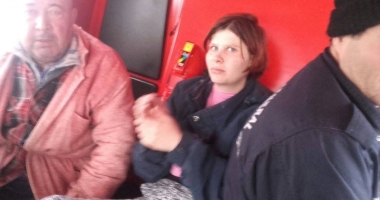 GALERIE FOTO / COD GALBEN DE GER LA CONSTANȚA. O femeie care a născut acasă, preluată cu șenilata, împreună cu nou-născutul - 4