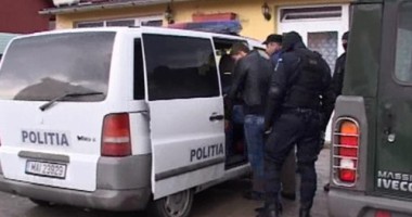Stire din Eveniment : DESCINDERI CU MASCAȚI pentru un furt de aproape 1 milion de euro